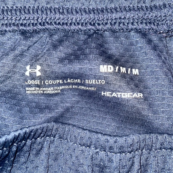 Under Armour loose athletic shorts - Picture 3 of 4